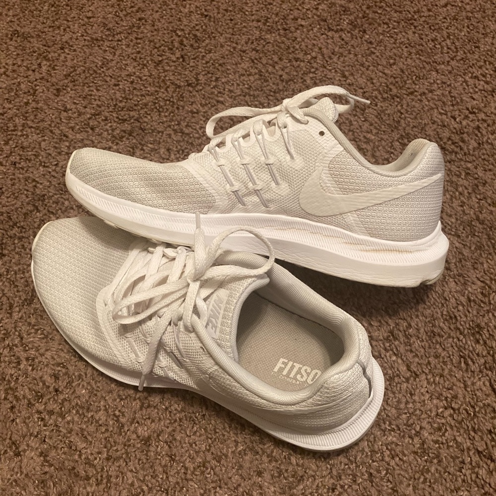 Nike Tennis Shoes